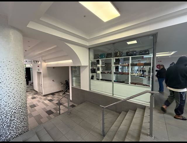68M² BUILDING TO LET IN CLAREMONT